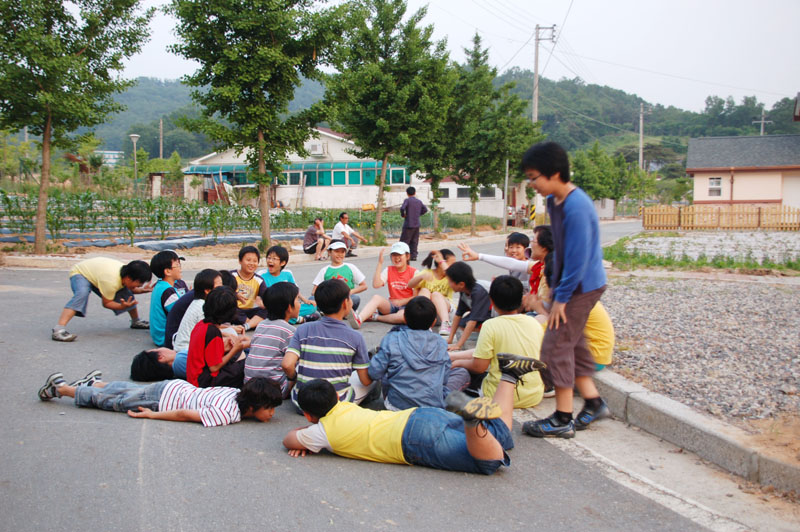 무슨 게임을 하는 ...